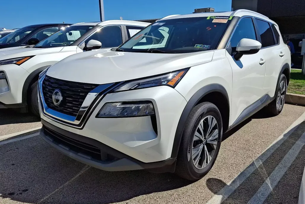 2022 Nissan Rogue SV photo 1
