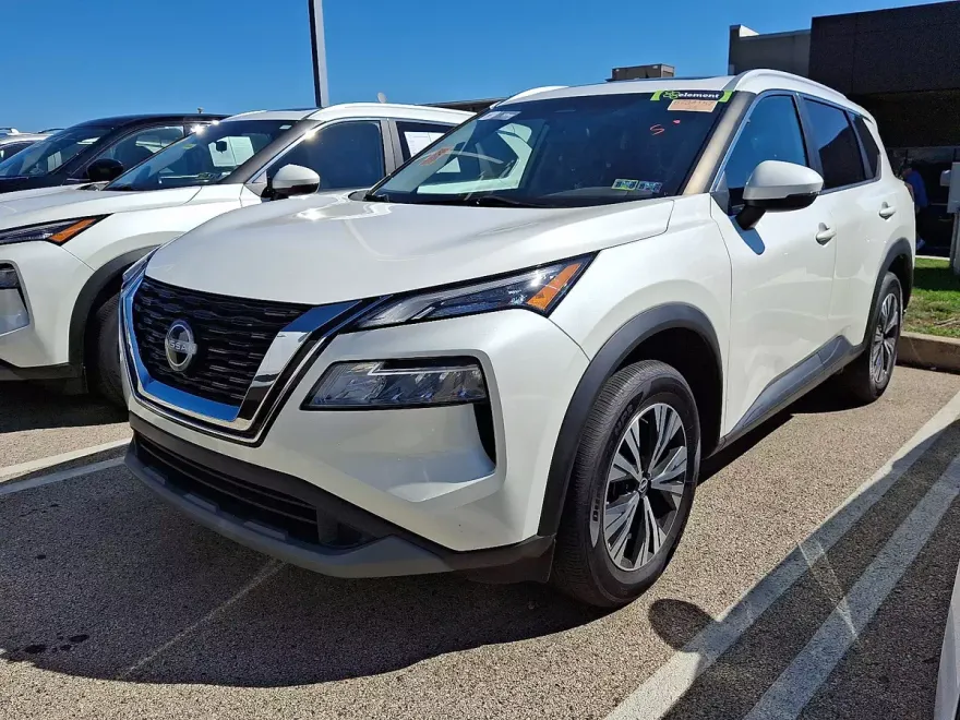 2022 Nissan Rogue SV photo 1