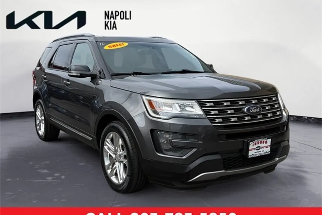 2016 Ford Explorer XLT photo 1