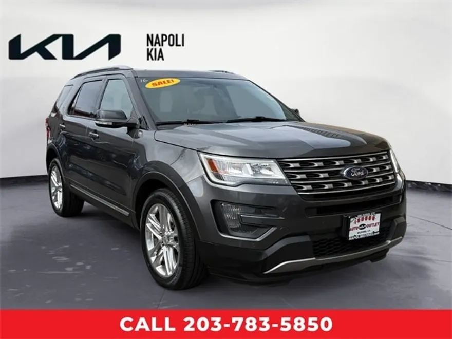 2016 Ford Explorer XLT photo 1