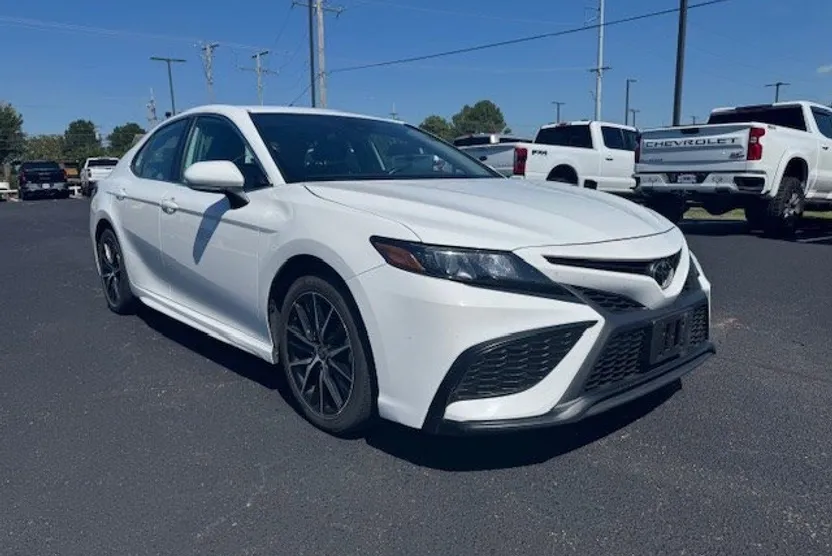 2024 Toyota Camry SE photo 1