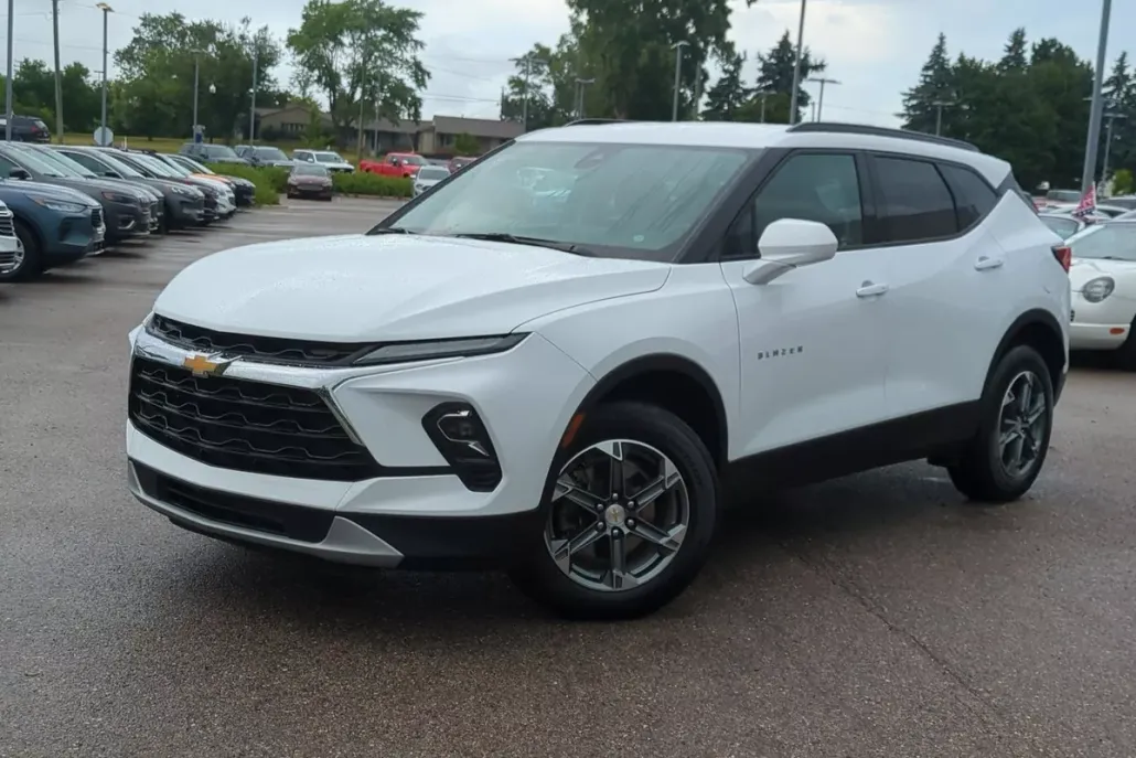 2025 Chevrolet Blazer photo 1