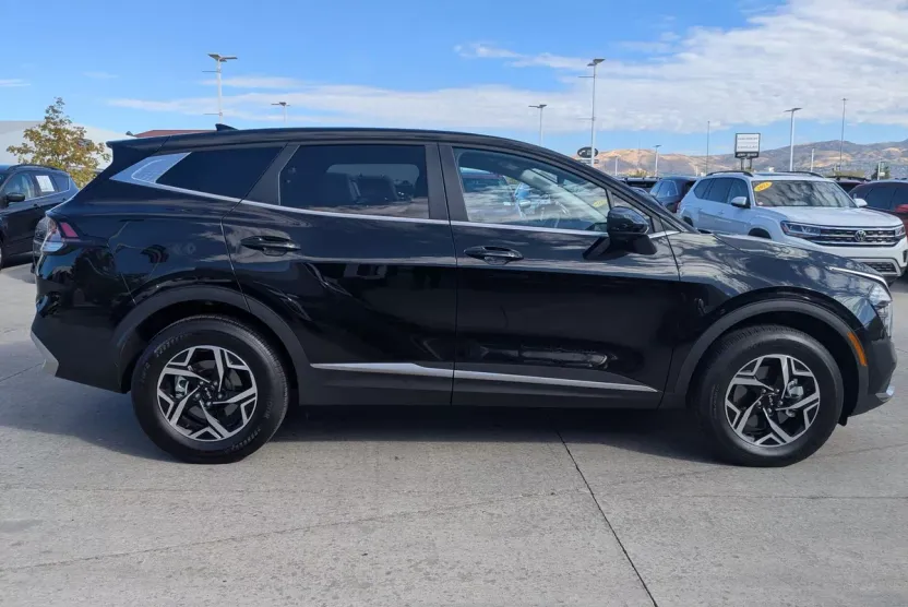 2025 Kia Sportage LX photo 1