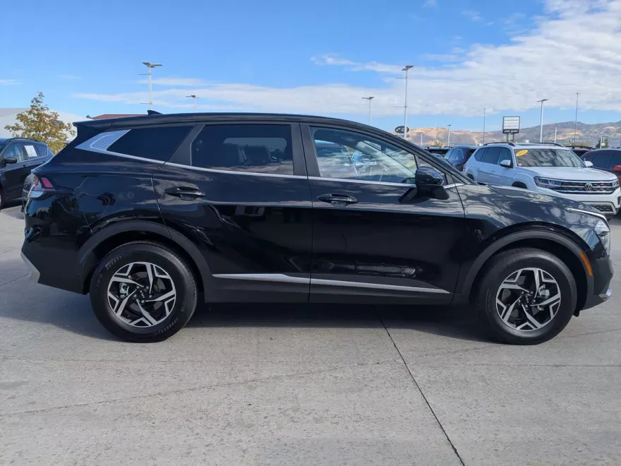 2025 Kia Sportage LX photo 1