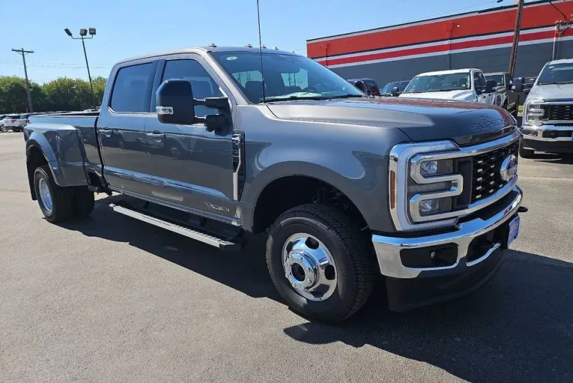 2026 Ford F-350 Lariat photo 1