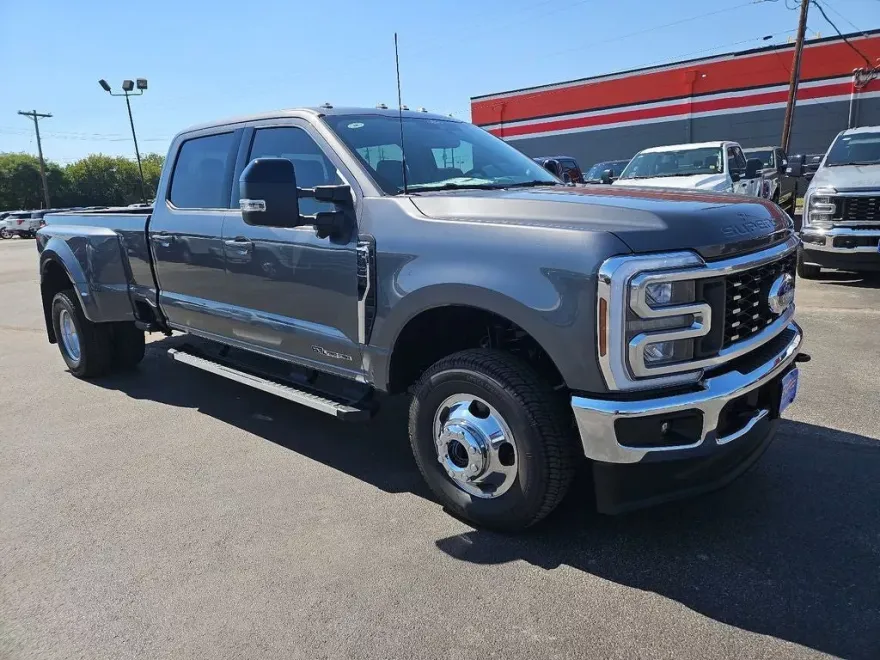 2026 Ford F-350 Lariat photo 1