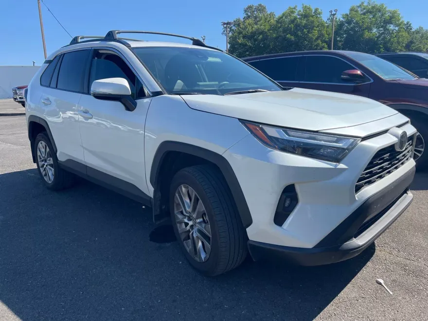 2024 Toyota RAV4 XLE Premium photo 1