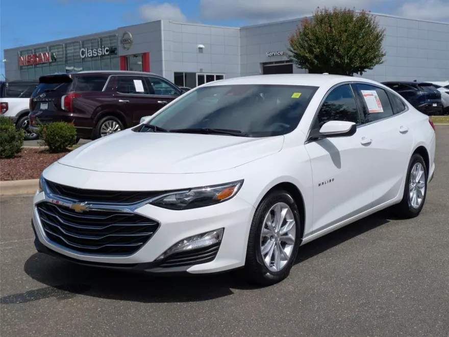 2023 Chevrolet Malibu 1LT photo 1