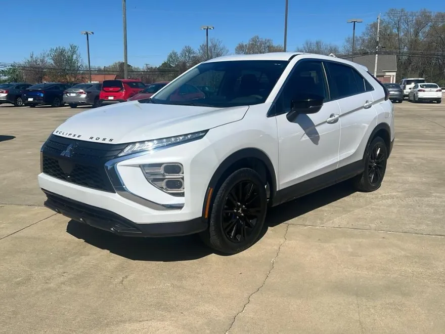 2023 Mitsubishi Eclipse Cross LE photo 1