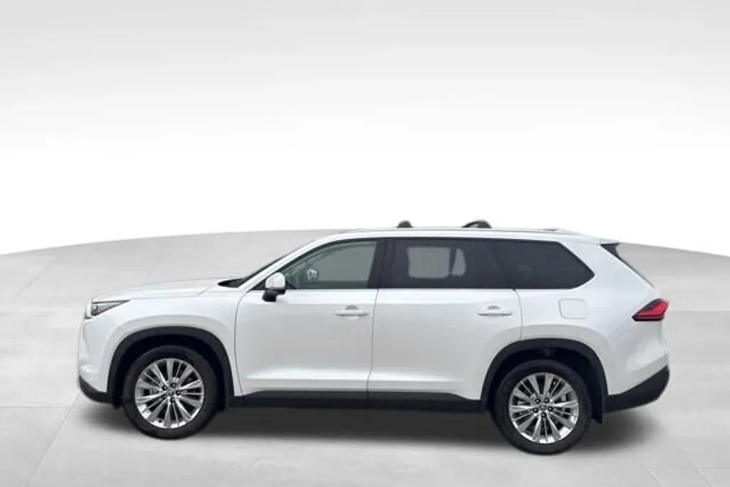 2024 Toyota Grand Highlander Platinum photo 1