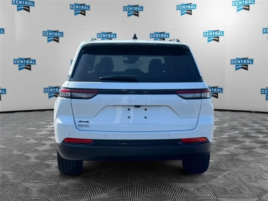 2023 Jeep Grand Cherokee Altitude photo 1