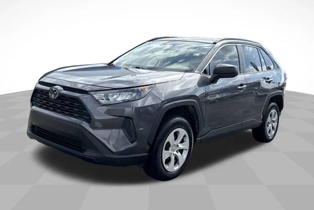 2019 Toyota RAV4 LE photo 1