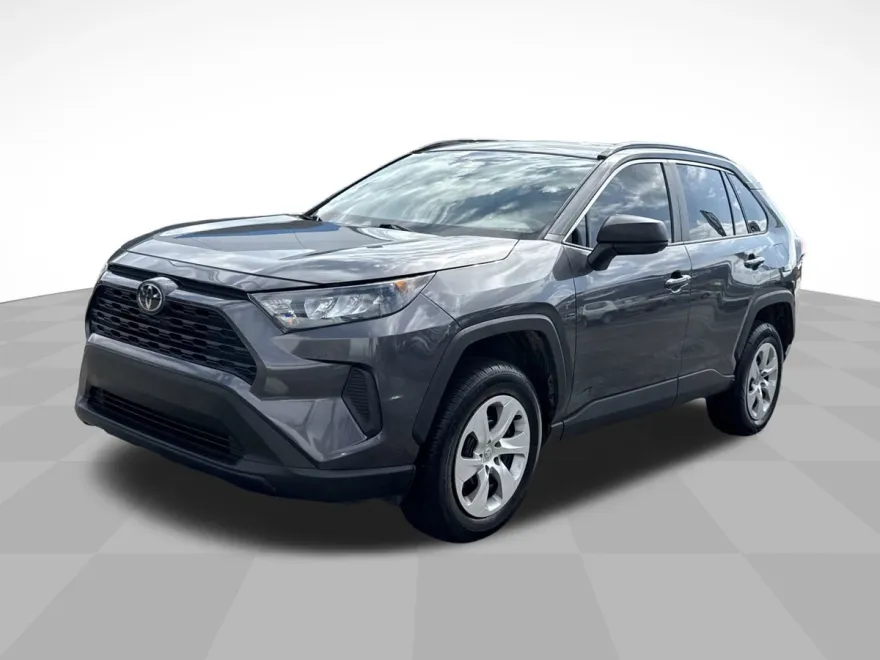 2019 Toyota RAV4 LE photo 1