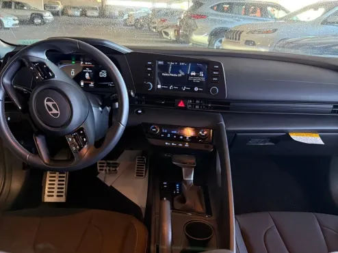 2025 Hyundai Elantra SEL Sport photo 4