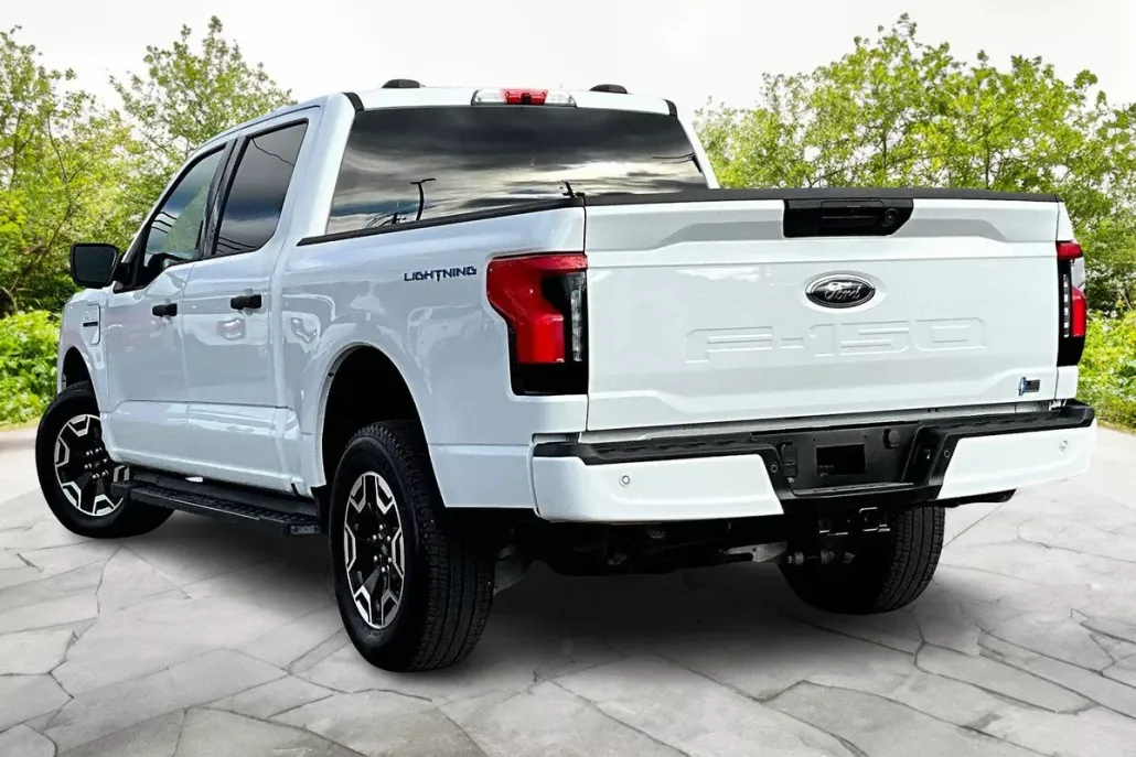 2023 Ford F-150 Lightning XLT photo 1