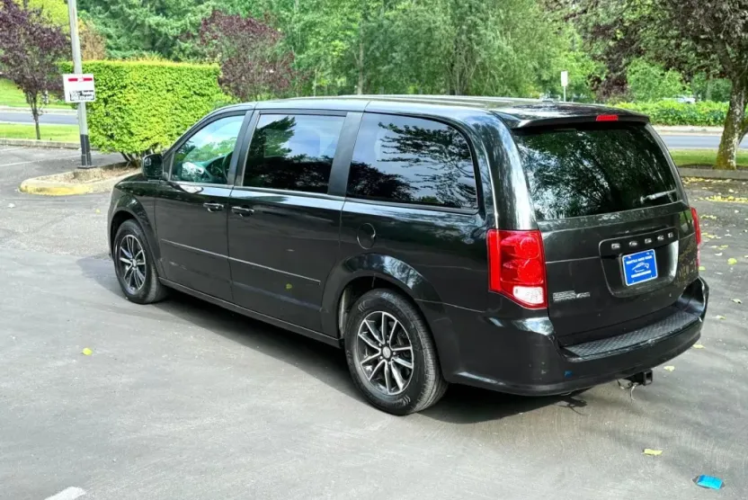 2016 Dodge Grand Caravan SE photo 1