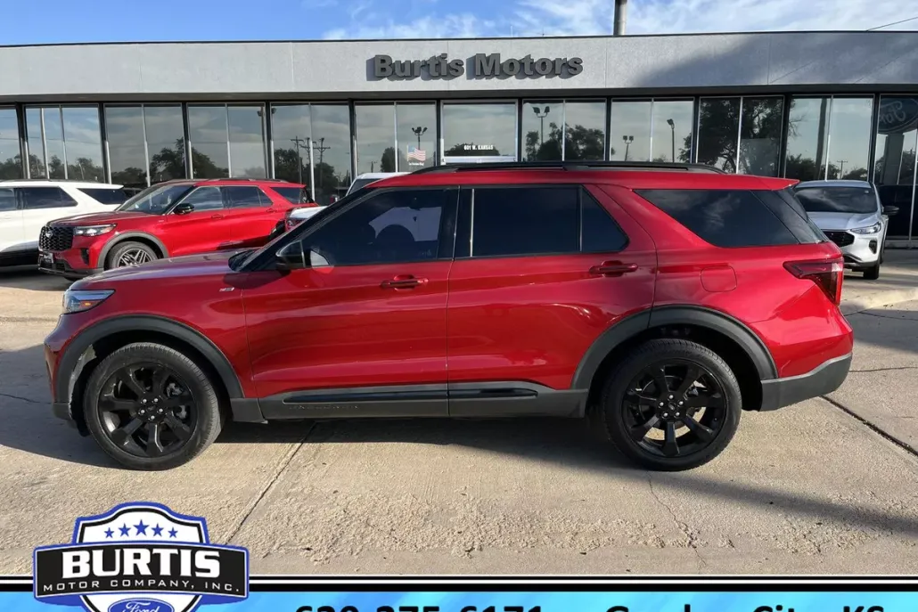 2022 Ford Explorer ST-Line photo 1