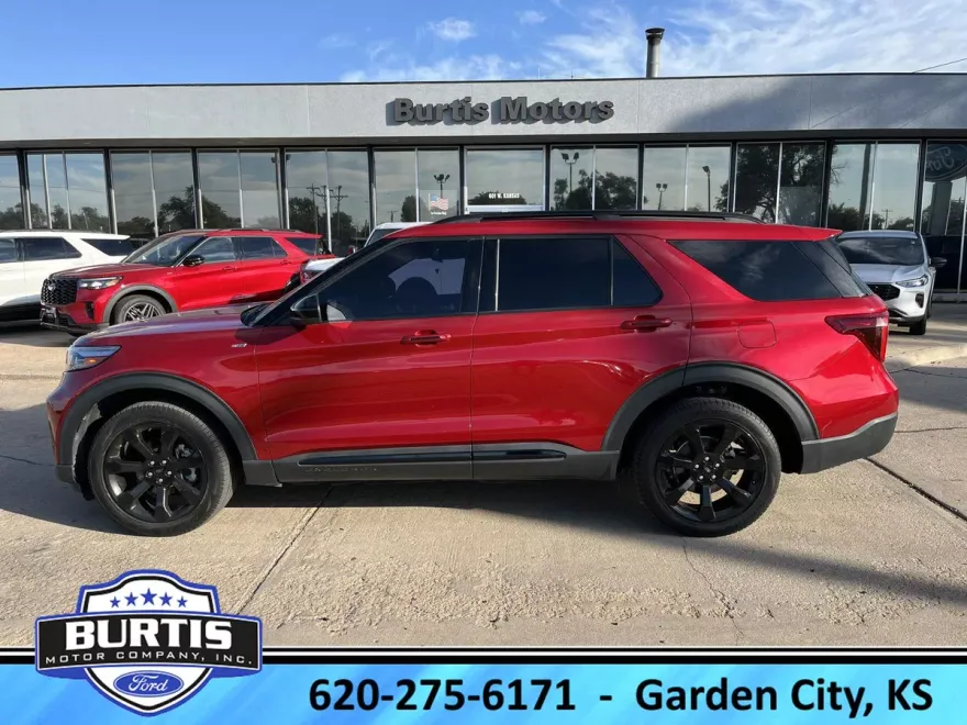 2022 Ford Explorer ST-Line photo 1