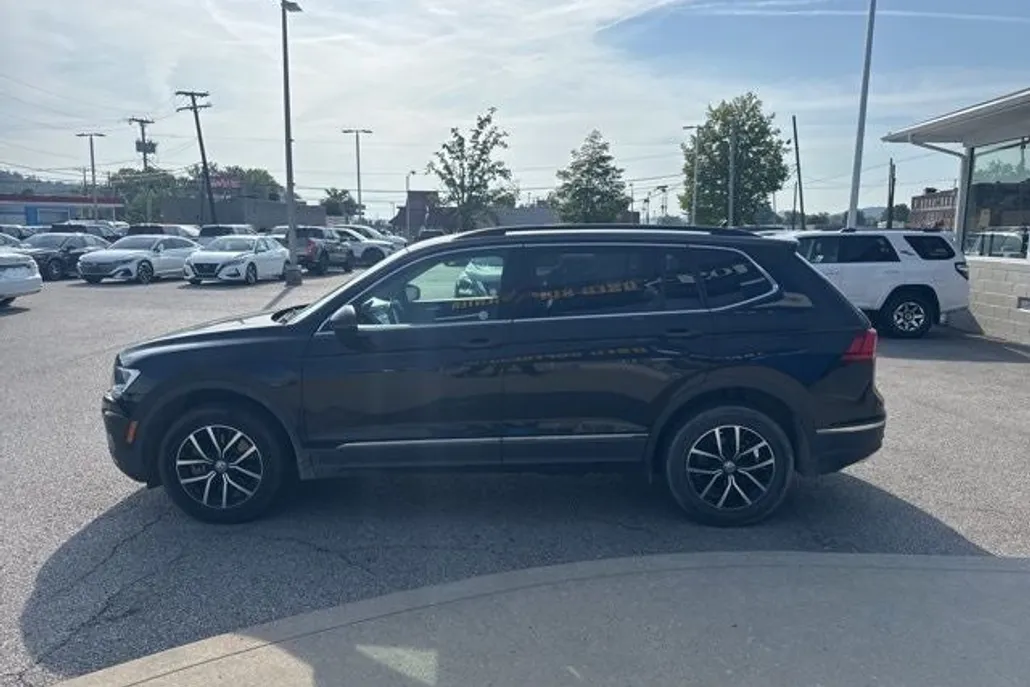 2021 Volkswagen Tiguan SE photo 1