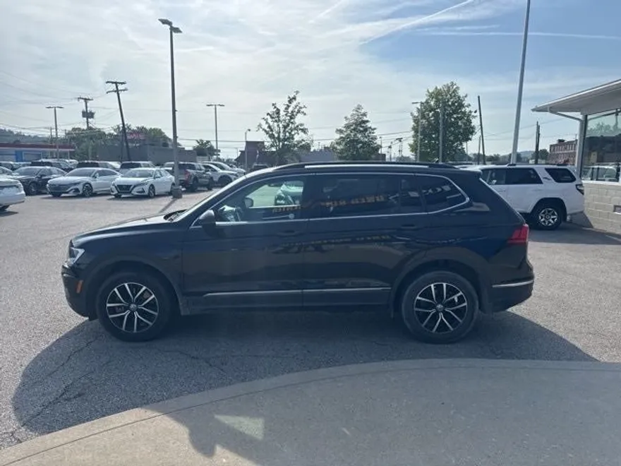 2021 Volkswagen Tiguan SE photo 1