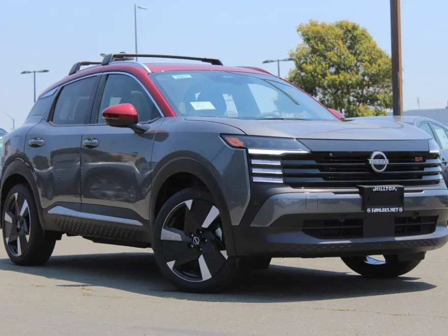 2025 Nissan Kicks SR photo 1