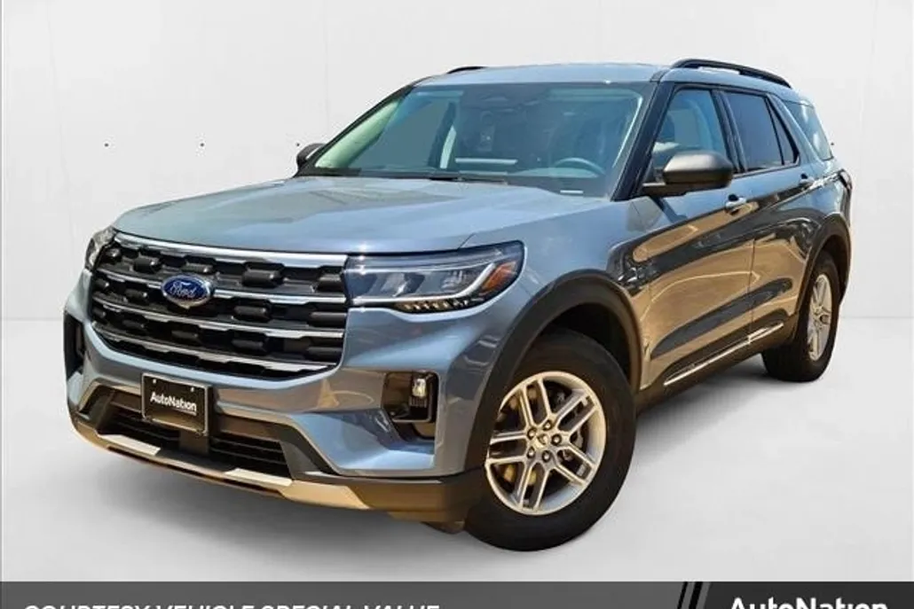 2025 Ford Explorer photo 1