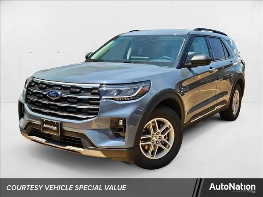 2025 Ford Explorer photo 1