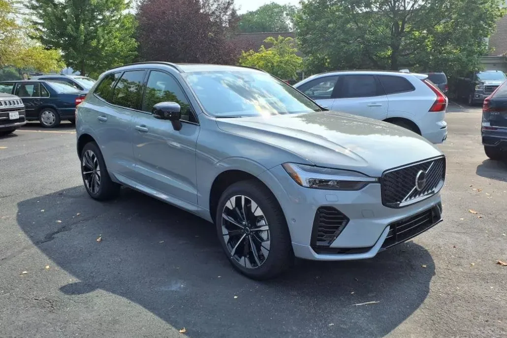 2026 Volvo XC60 Hybrid T8 Plus photo 1