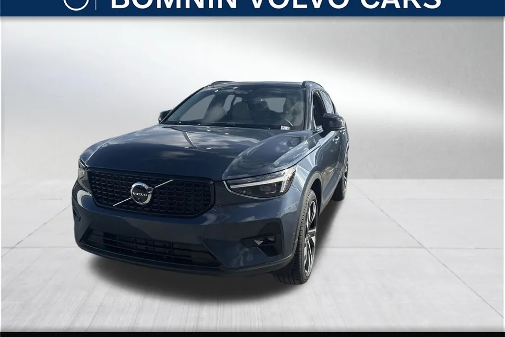 2026 Volvo XC40 Plus photo 1