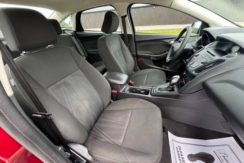 2015 Ford Focus SE photo 1