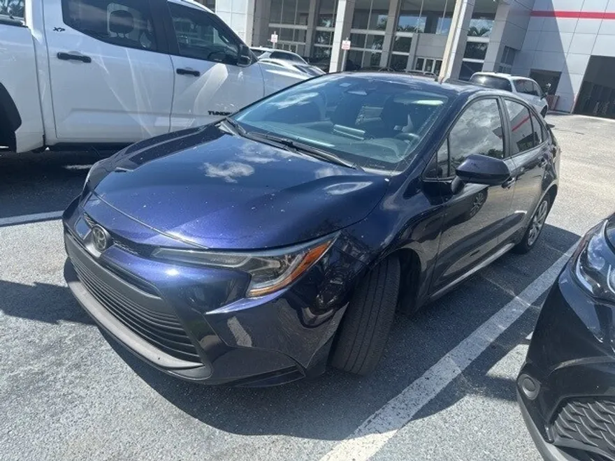 2023 Toyota Corolla LE photo 1