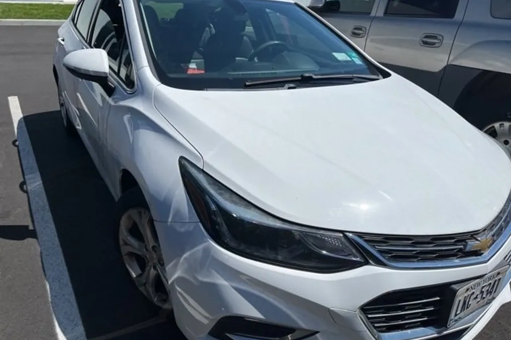 2017 Chevrolet Cruze Premier photo 1