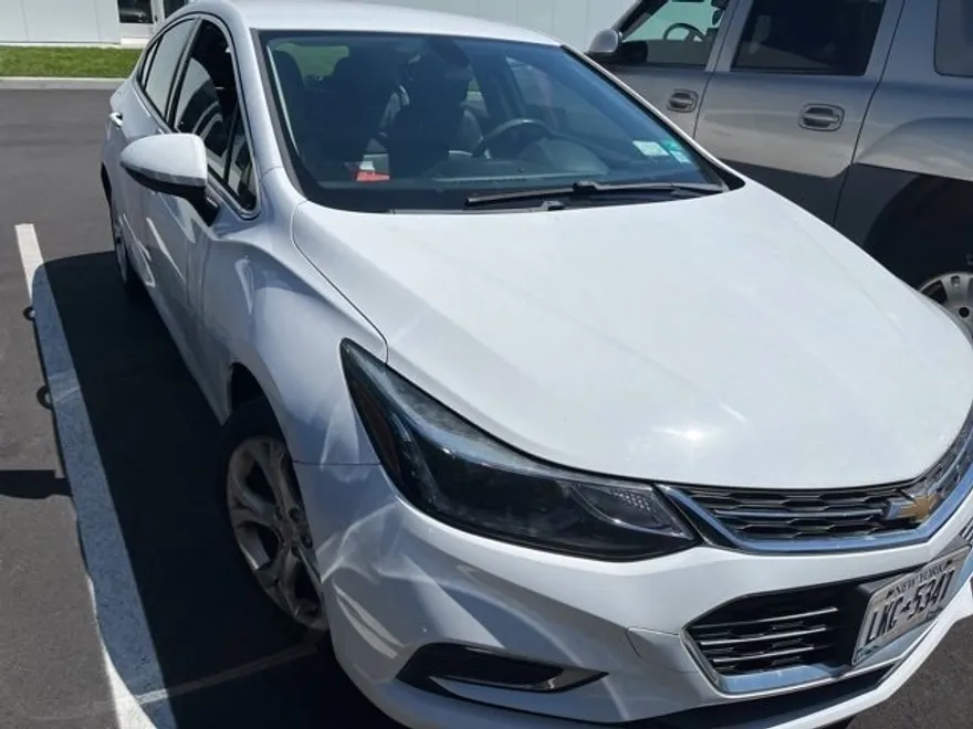 2017 Chevrolet Cruze Premier photo 1