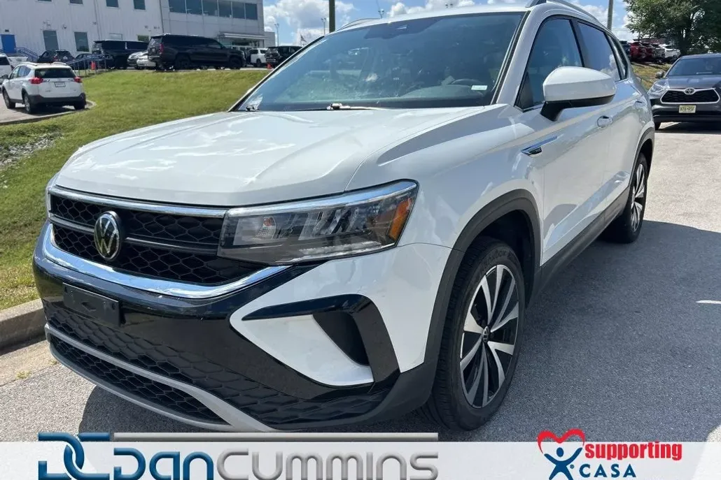 2023 Volkswagen Taos SE photo 1
