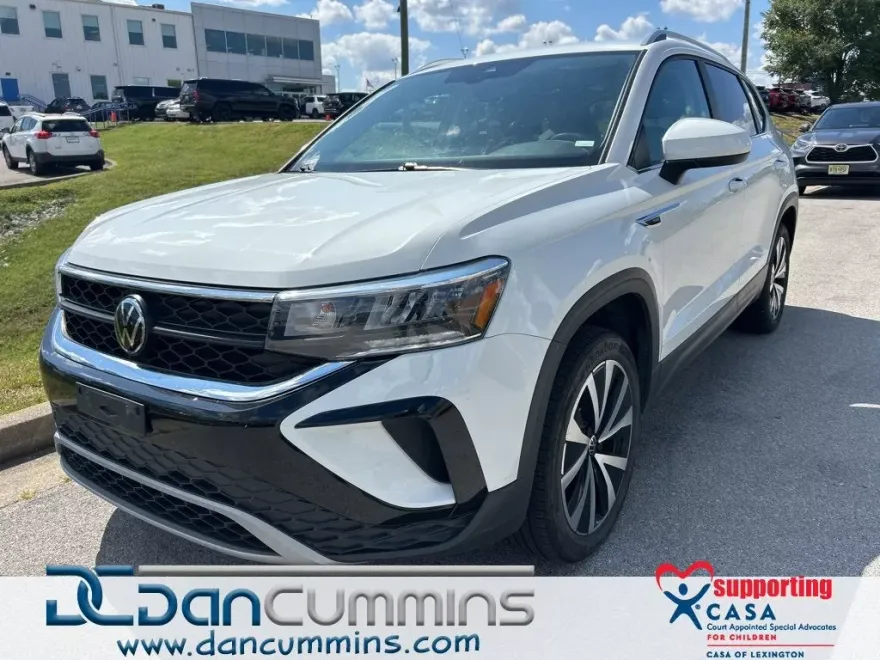 2023 Volkswagen Taos SE photo 1