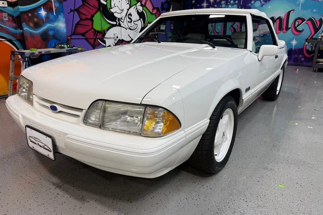 1993 Ford Mustang LX Convertible photo 1