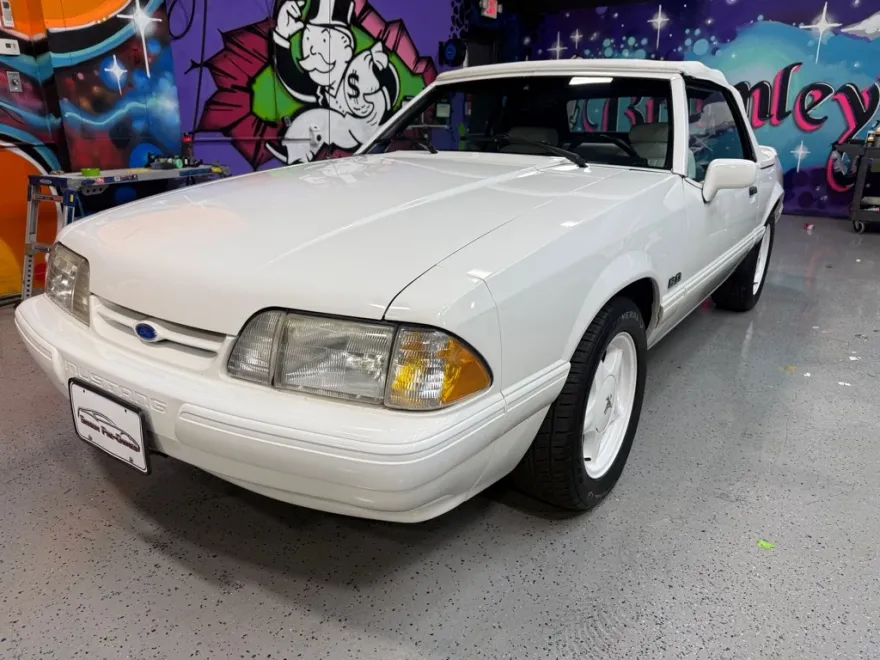 1993 Ford Mustang LX Convertible photo 1