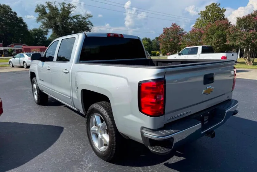 2018 Chevrolet Silverado 1500 LT photo 1