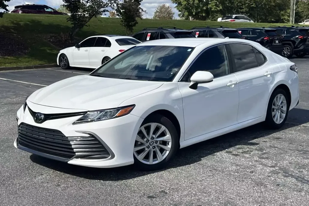 2022 Toyota Camry LE photo 1