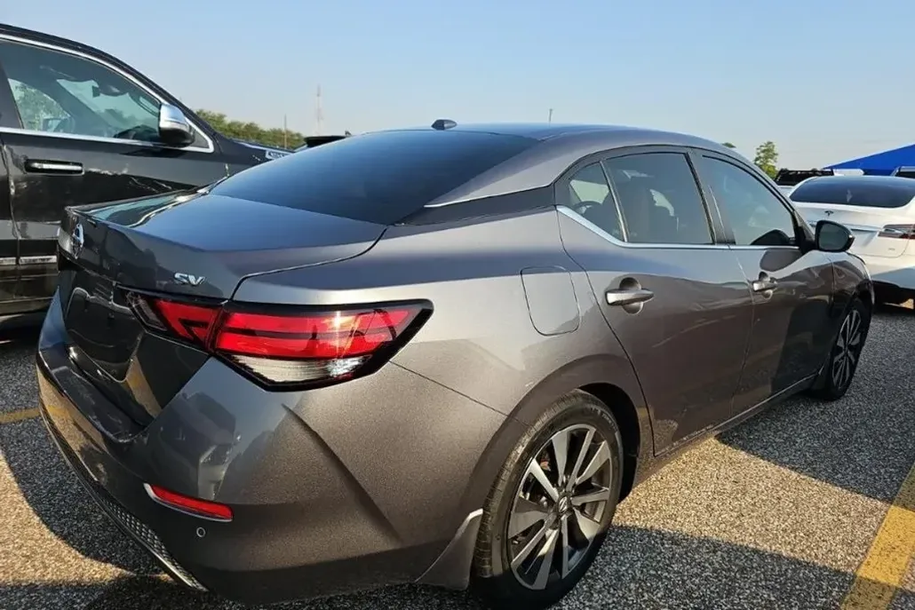 2021 Nissan Sentra SV photo 1
