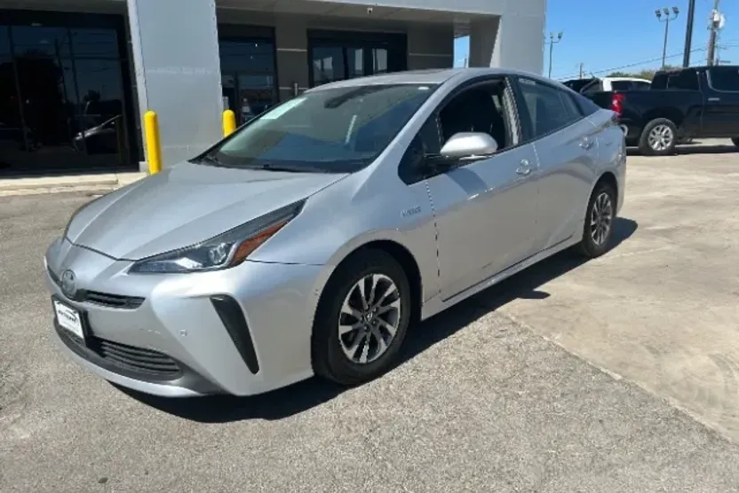 2019 Toyota Prius Limited photo 1