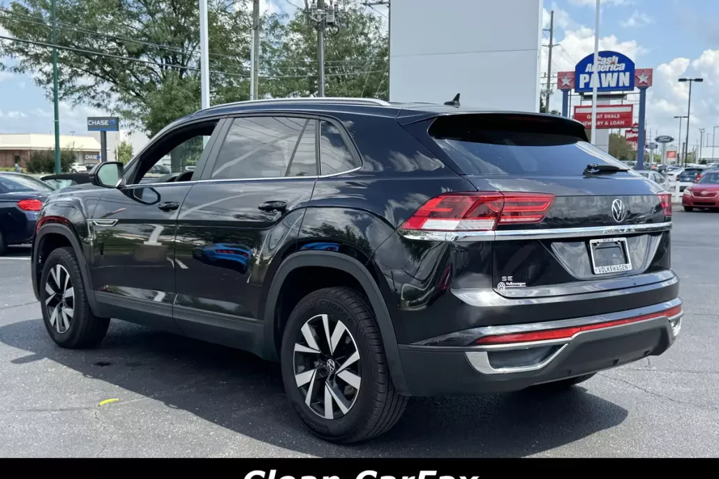 2022 Volkswagen Atlas Cross Sport SE photo 1
