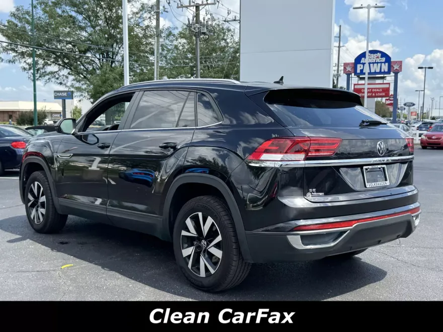 2022 Volkswagen Atlas Cross Sport SE photo 1
