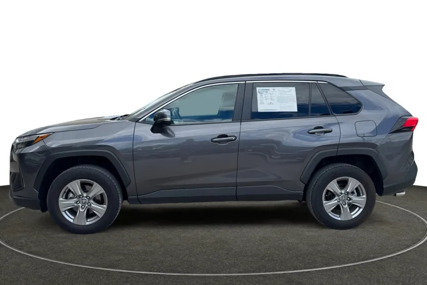 2024 Toyota RAV4 XLE photo 1