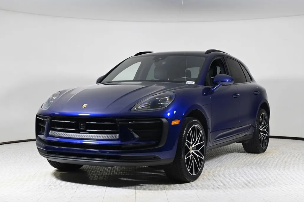 2024 Porsche Macan T photo 1