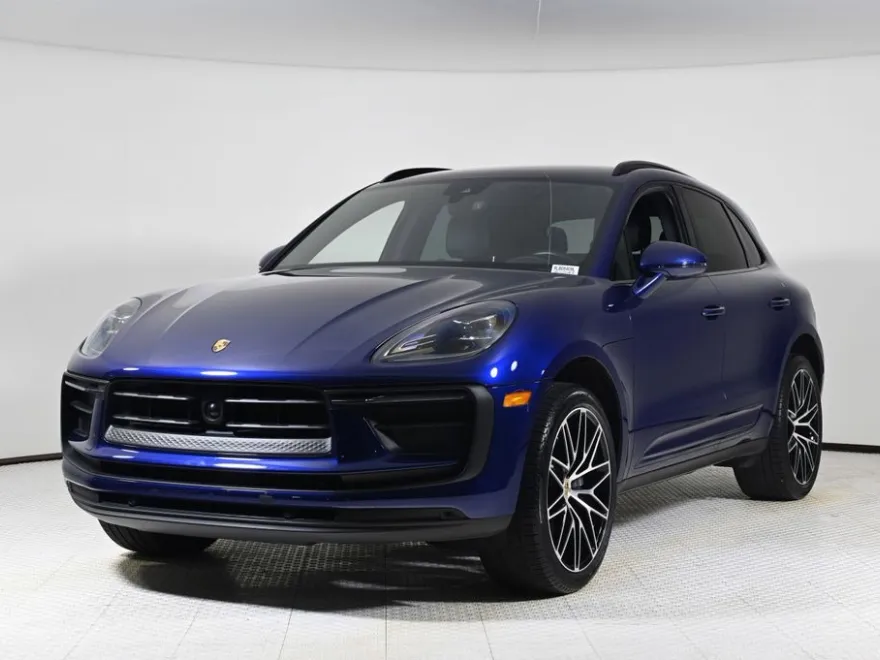 2024 Porsche Macan T photo 1