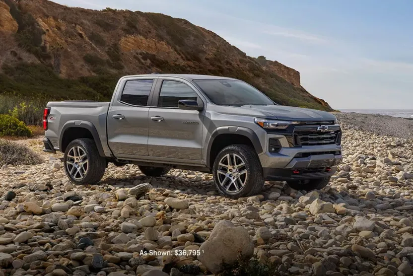 2025 Chevrolet Colorado LT photo 1