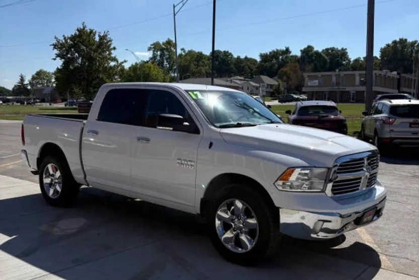 2017 Ram 1500 SLT photo 1