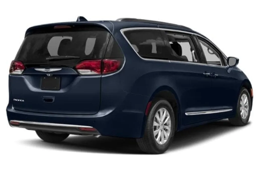 2018 Chrysler Pacifica Touring Plus photo 1
