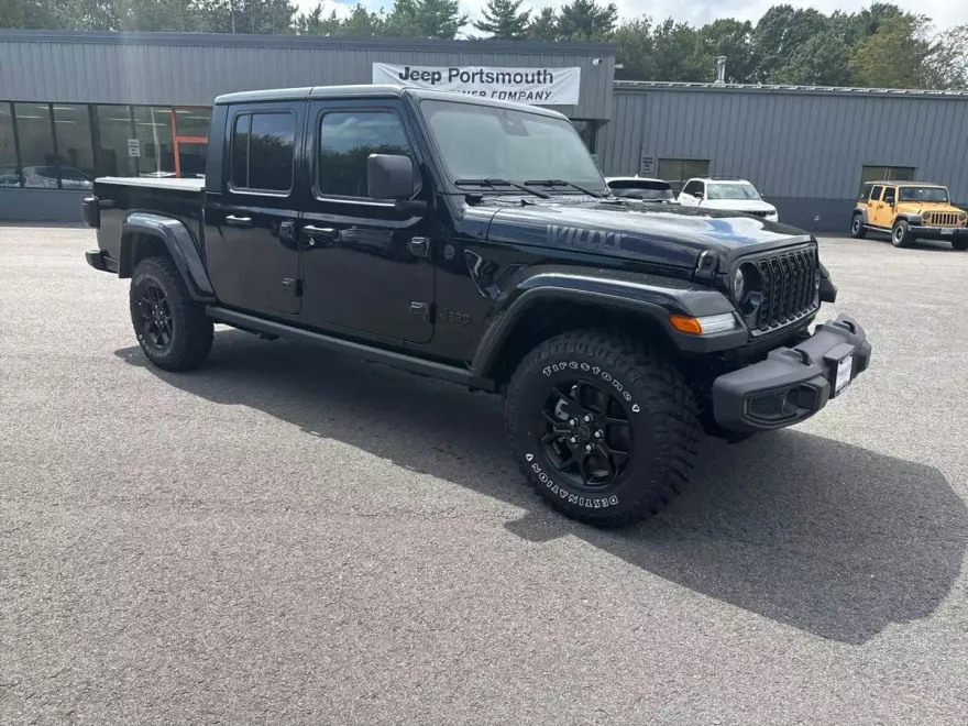 2025 Jeep Gladiator Willys photo 1
